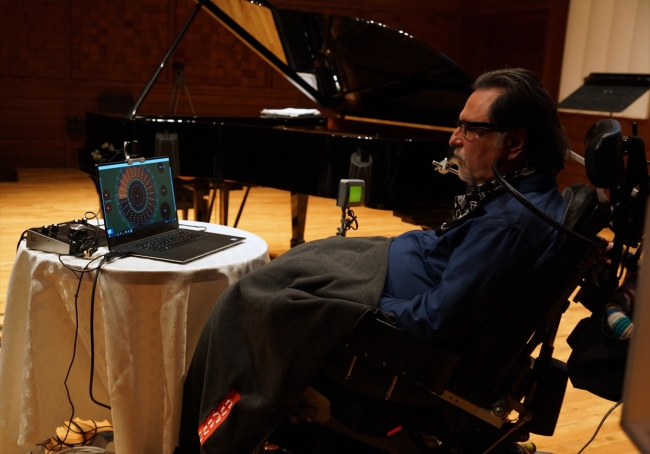 Solunum cihazına bağlı ALS hastasından konser